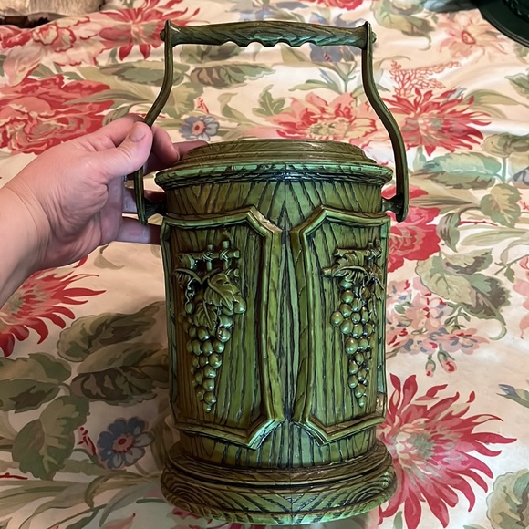 Vtg MCM Ice Bucket Avocado Green Textured Grape Bunches Wine Motif Insulated EUC - Picture 5 of 10